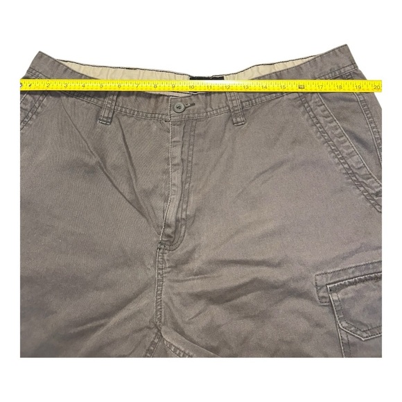 St. John’s Bay Men’s Cargo Shorts green Size 38 | Cotton Comfort Utility Style - Picture 7 of 11